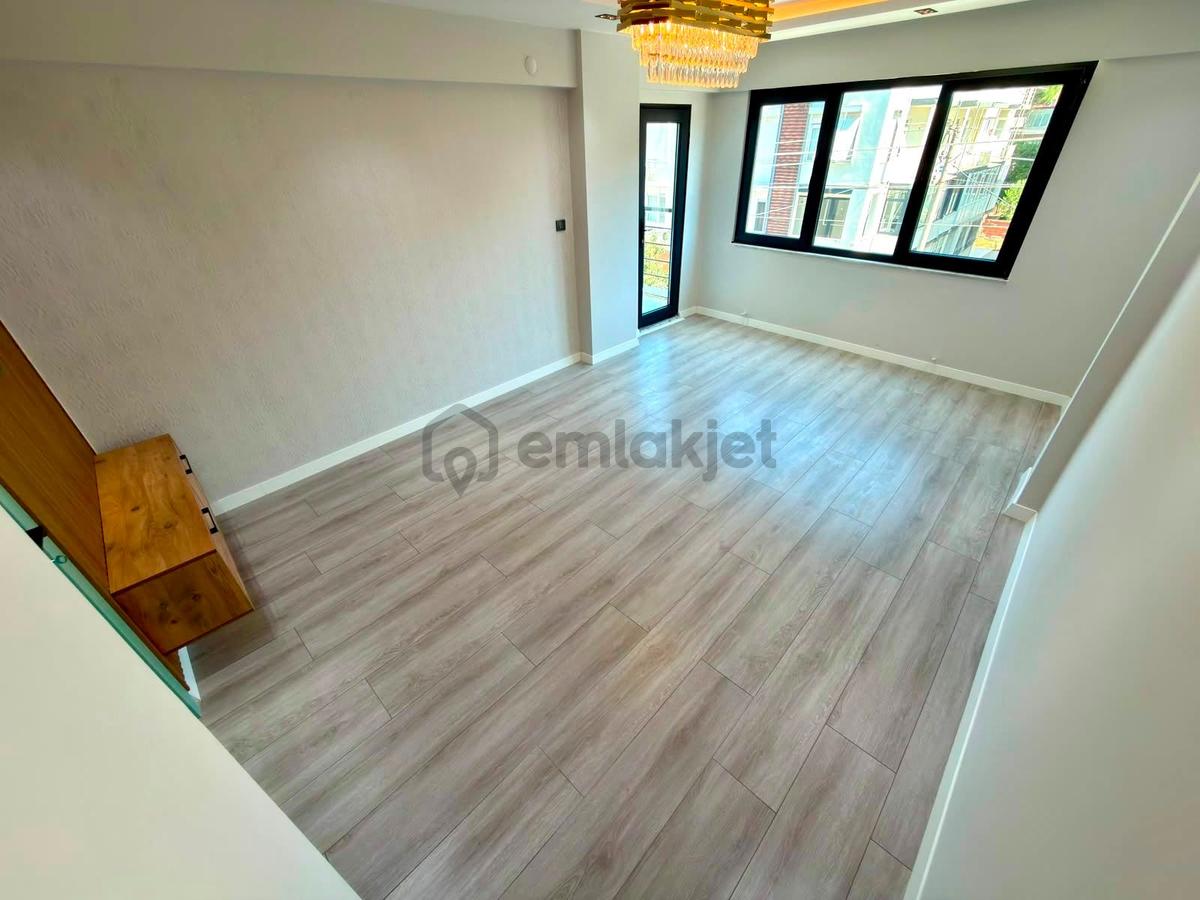 Referans'tan Akçay Merkez'de Ara Kat Ön Cephe Modern 2+1 Daire - 2