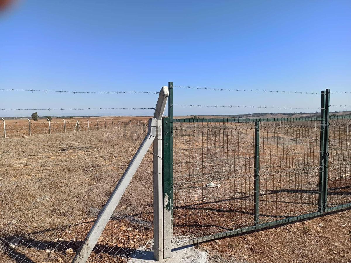 Cihadiye Köyünde 4.210 M2 Tek Tapu Telle Çevrili Tarla - 2