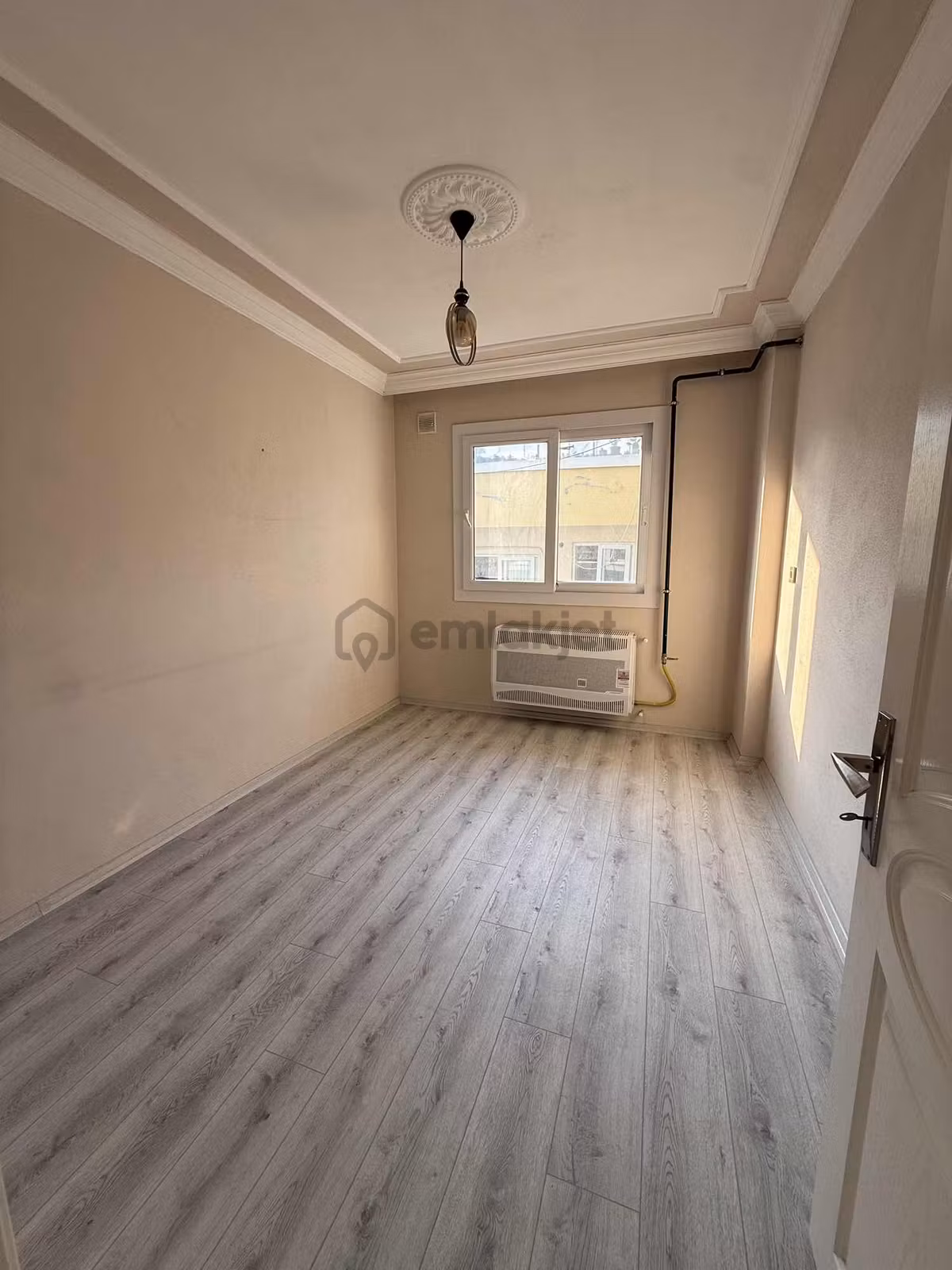 Kozanyoluna 2. Parsel 3+1 Kapalı Mutfak Doğalgaz Sobalı Kiralık - 16