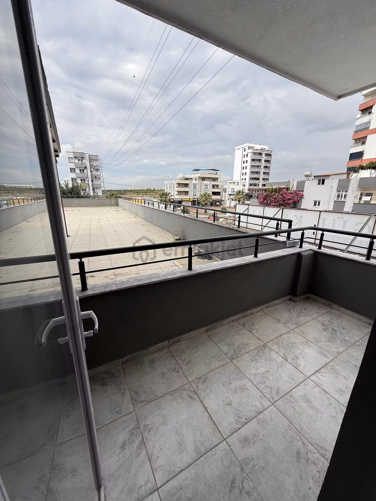 Çatalan Cadde Üzeri 1+1 Teraslı Eşyalı - 8