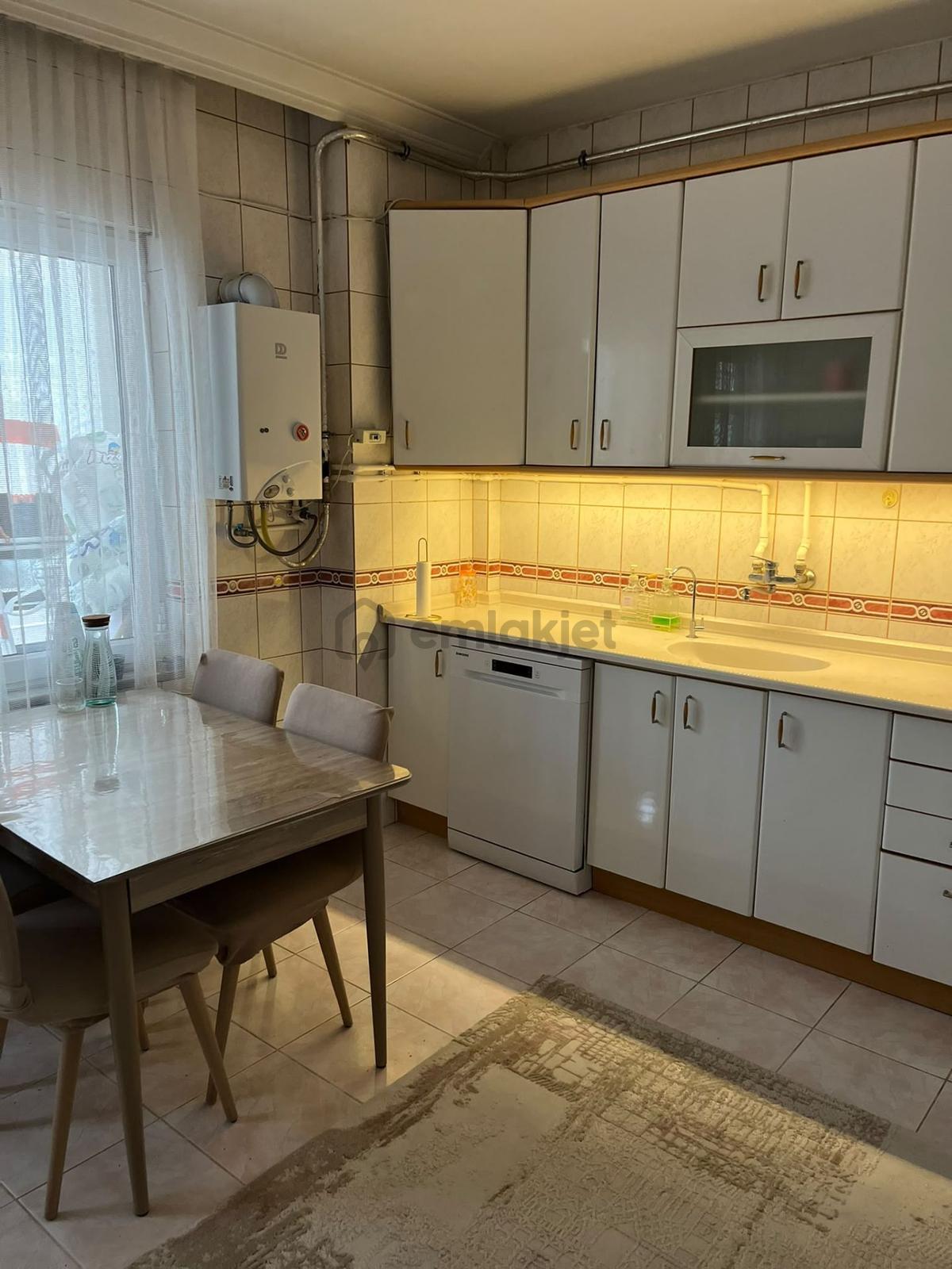 Onur Emlak'tan Kaptanlar Sitesi'nde Kiralık Daire