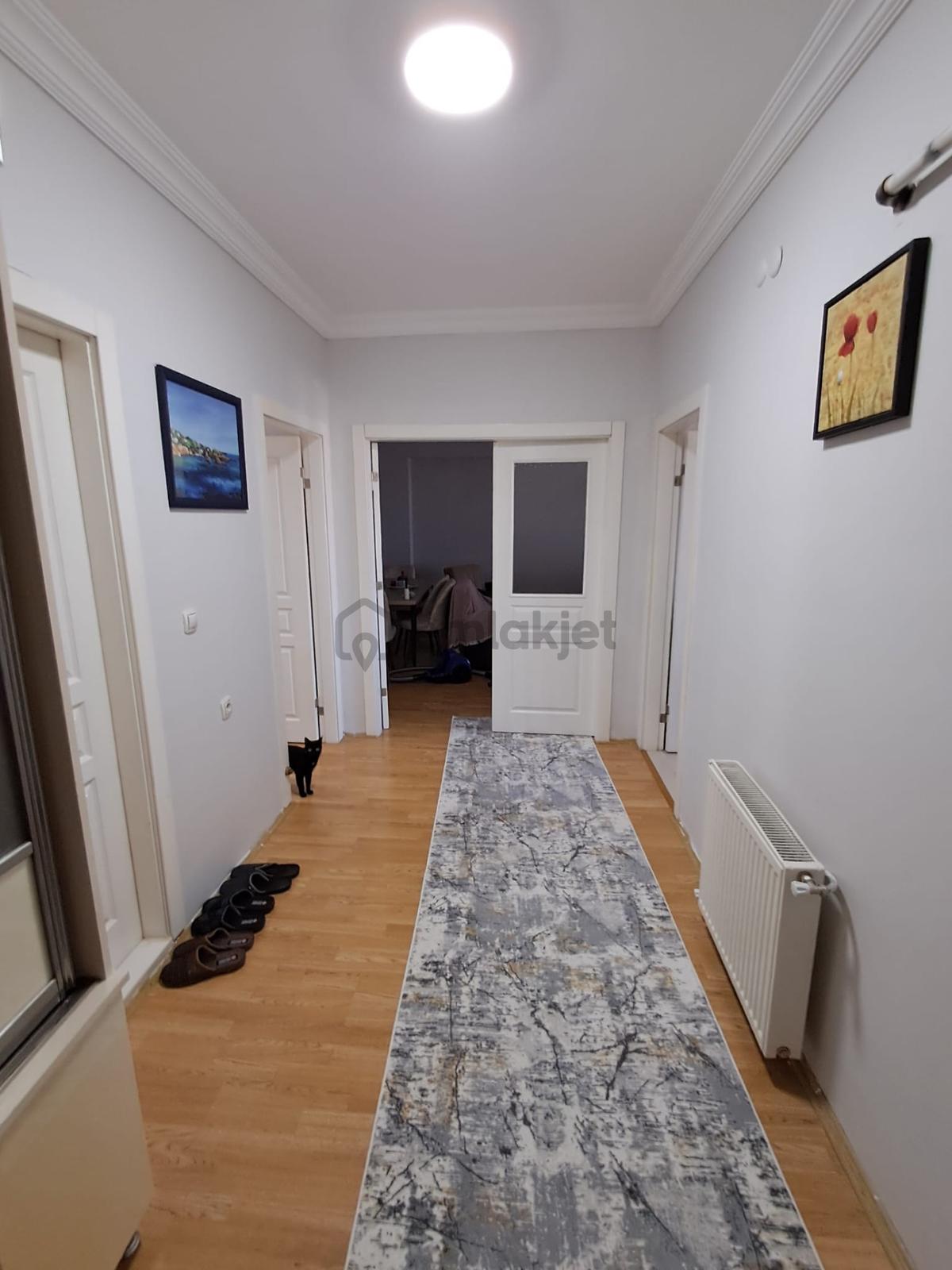 Güzel Güneş İçinde Harika Geniş Bir Üst Kat - 10
