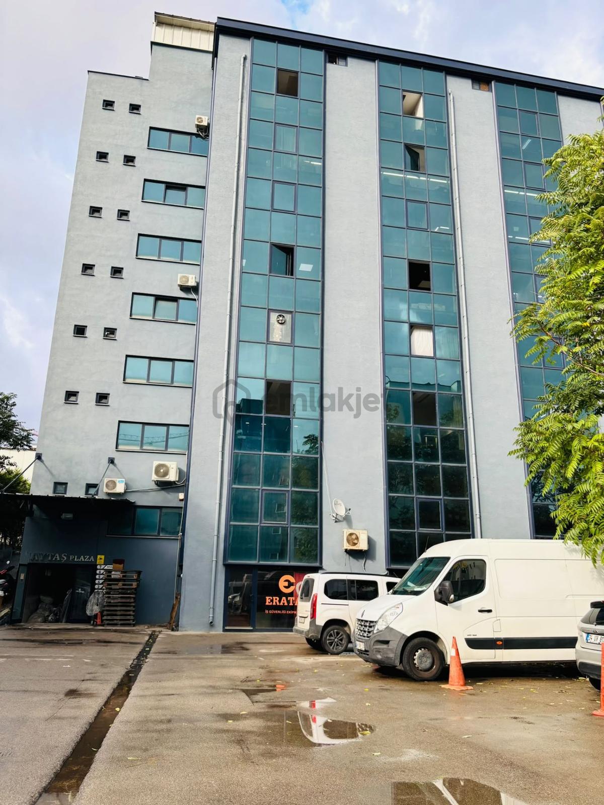 Mertcan'dan E-5'e Cephe 450 M2 Kullanım Alanlı İş Yeri - 33