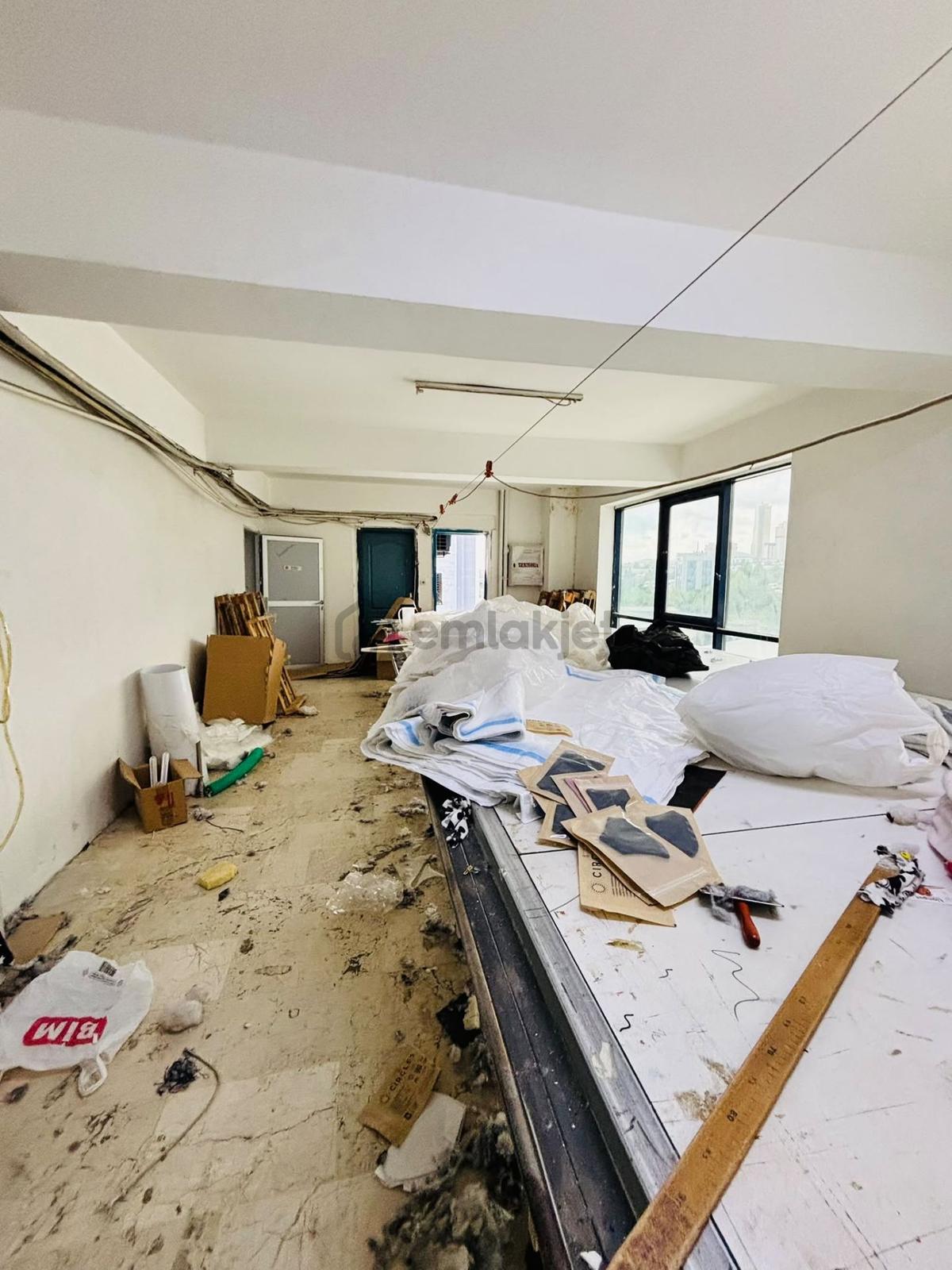 Mertcan'dan E-5'e Cephe 450 M2 Kullanım Alanlı İş Yeri - 12