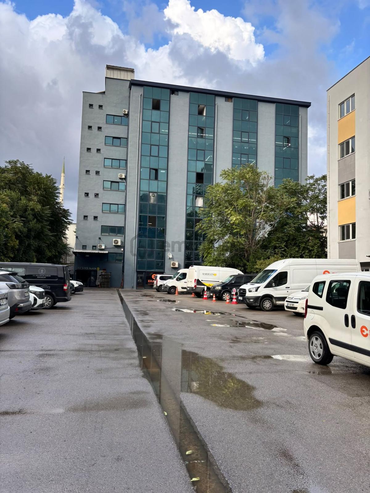 Mertcan'dan E-5'e Cephe 450 M2 Kullanım Alanlı İş Yeri - 32