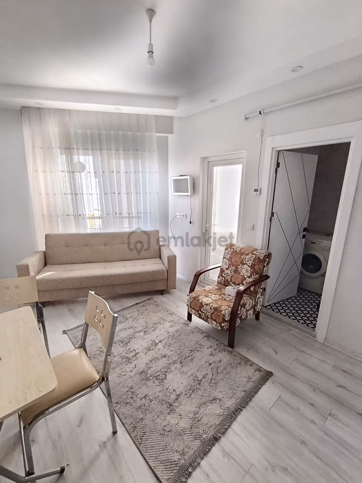 Sütlüce'de Eşyalı, Merkezi 1+1 Kiralık Daire - 3