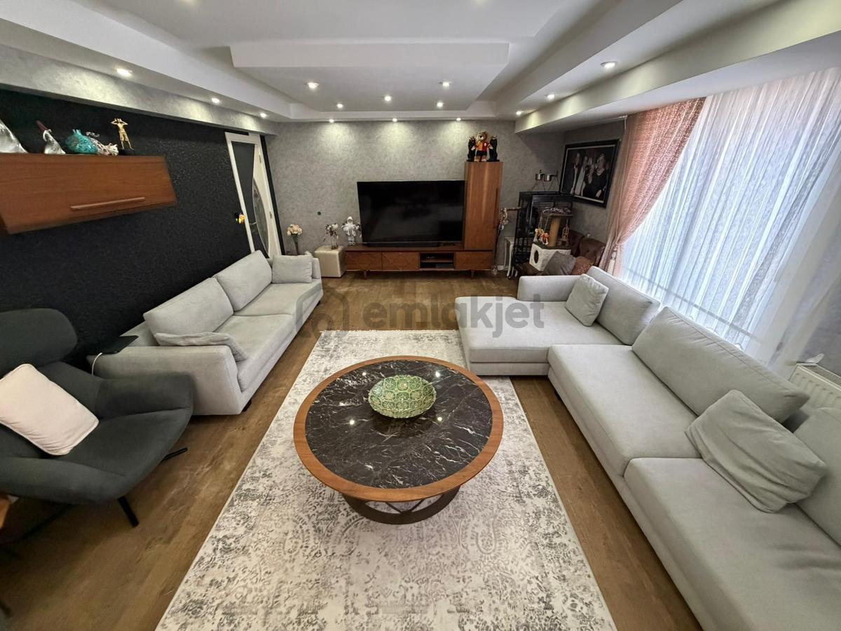 Çamlık'ta Mükemmel Konumda 4.kat Satılık 3+1 205m2 Daire - 5