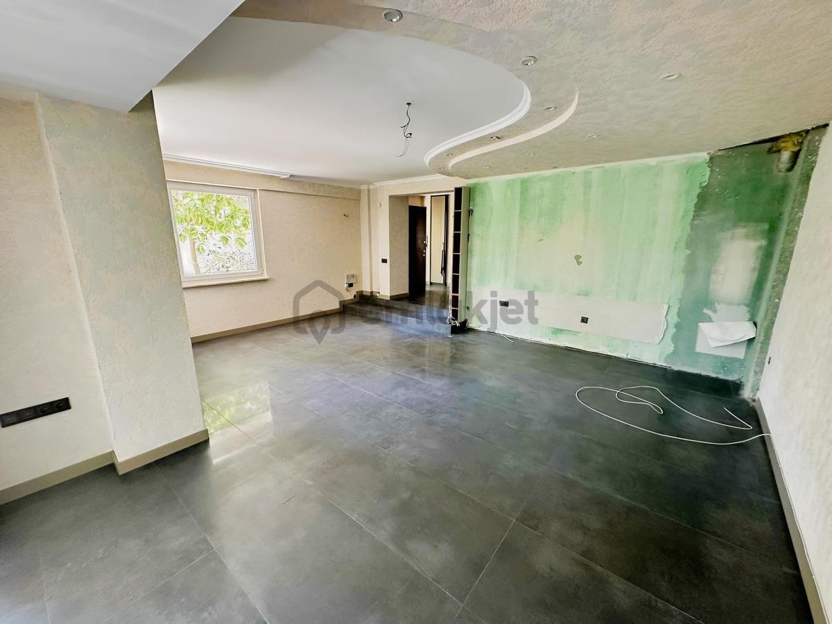 Çamlık'ta Mükemmel Konumda B+3 Kat Kiralık Villa - 3