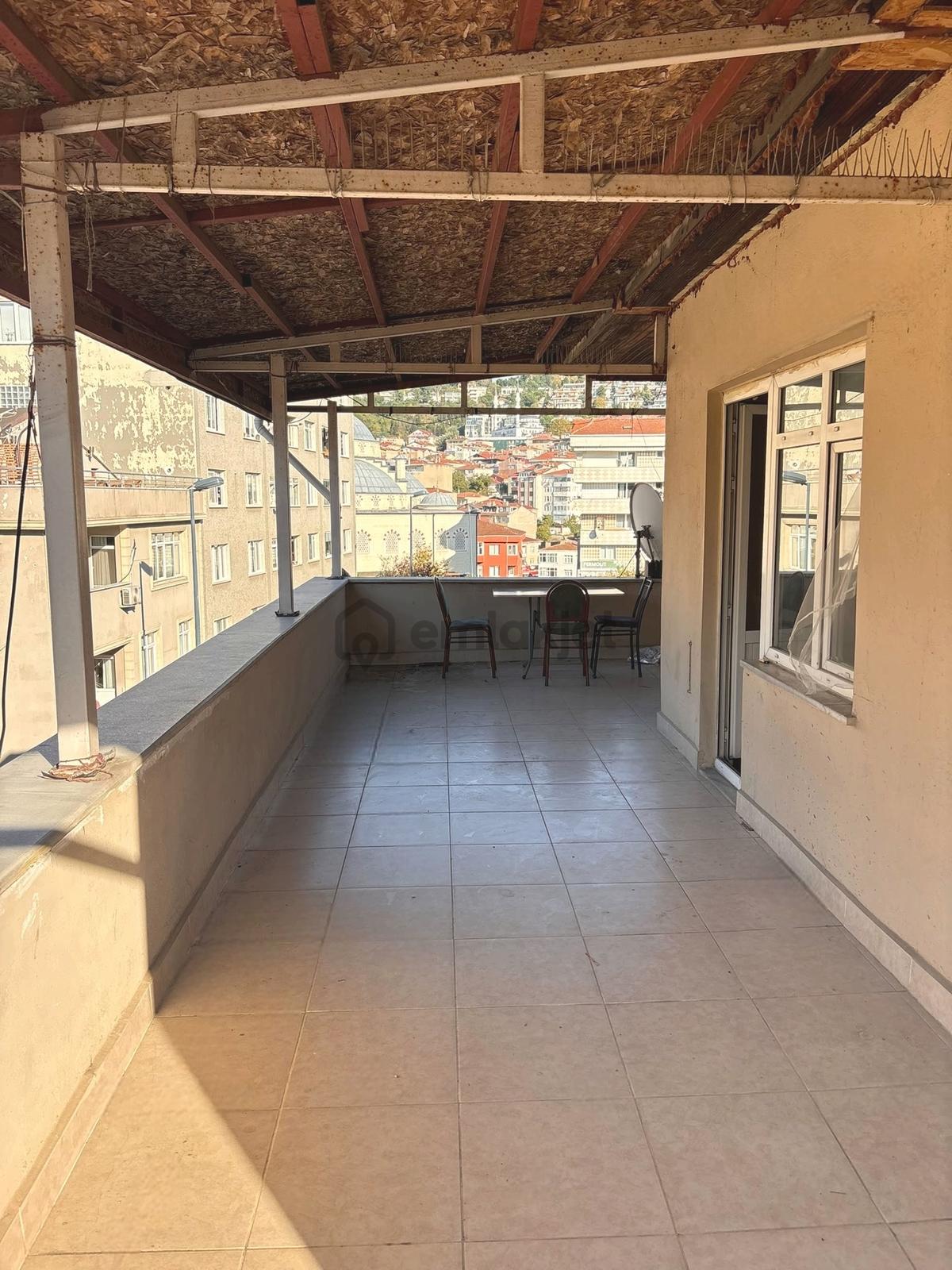 Üsküdar Burhaniye'de Cadde Üzeri 2+1 Teraslı Kiralık Daire - 13
