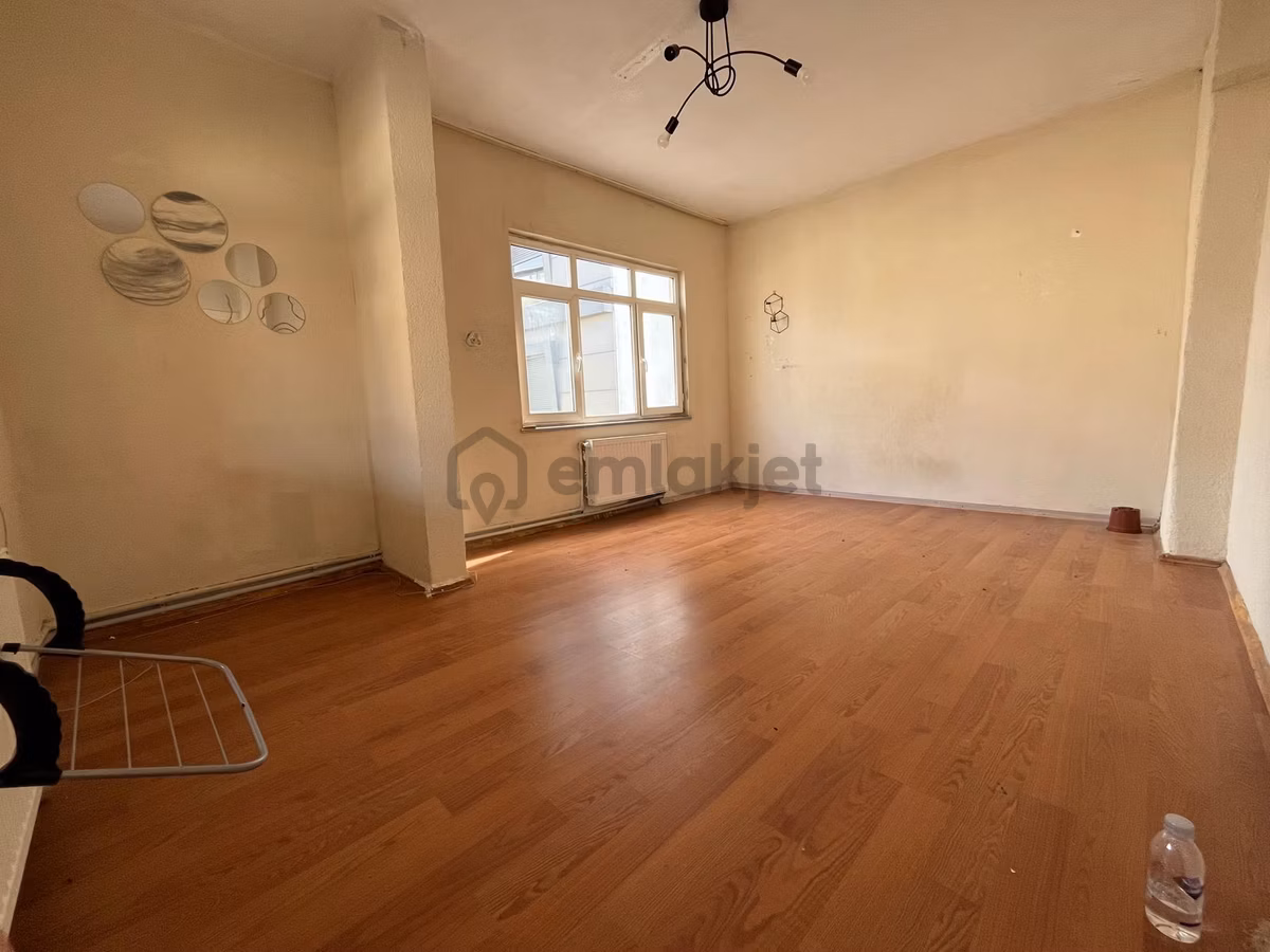 Üsküdar Burhaniye'de Cadde Üzeri 2+1 Teraslı Kiralık Daire - 16