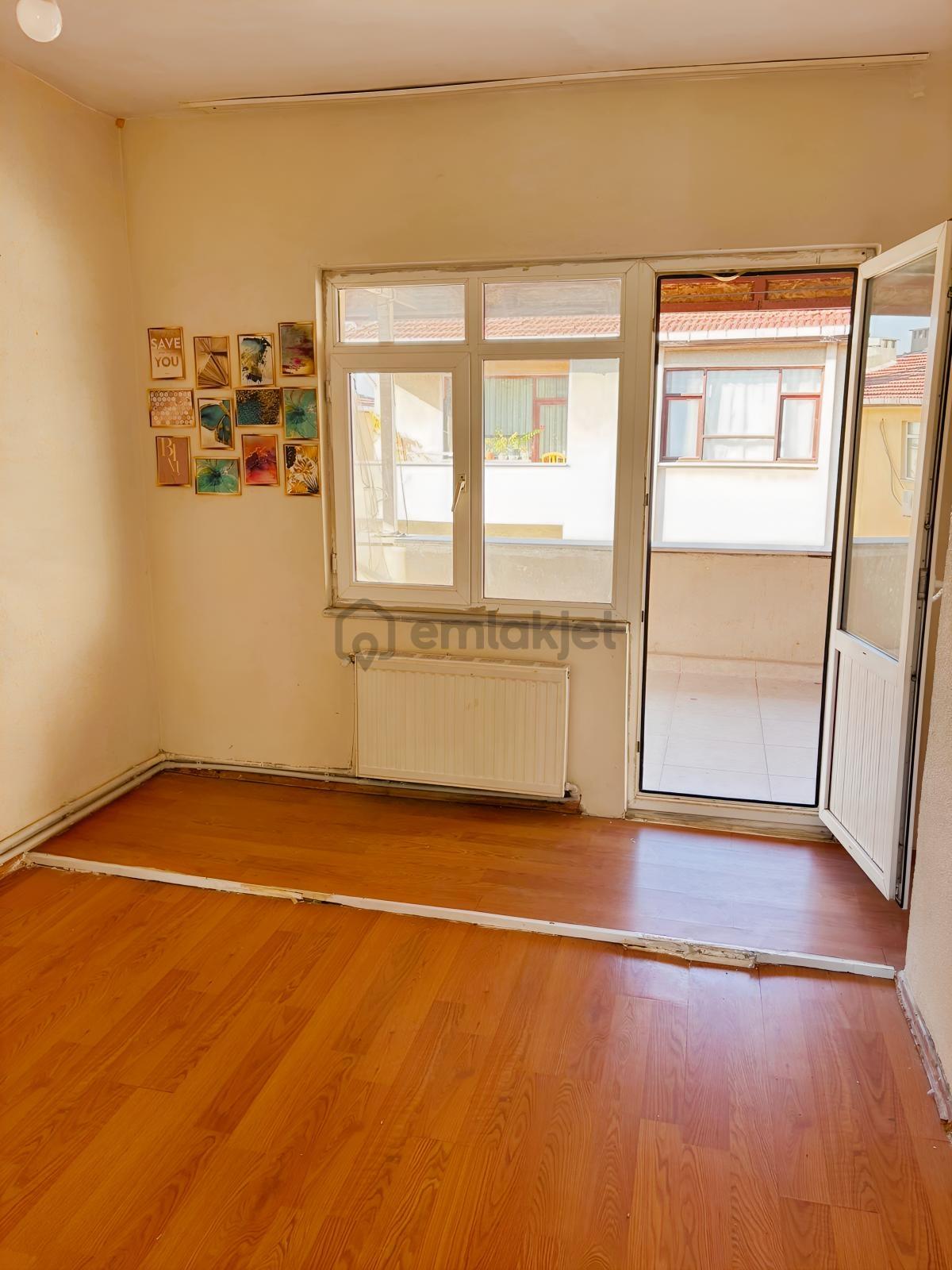 Üsküdar Burhaniye'de Cadde Üzeri 2+1 Teraslı Kiralık Daire - 3