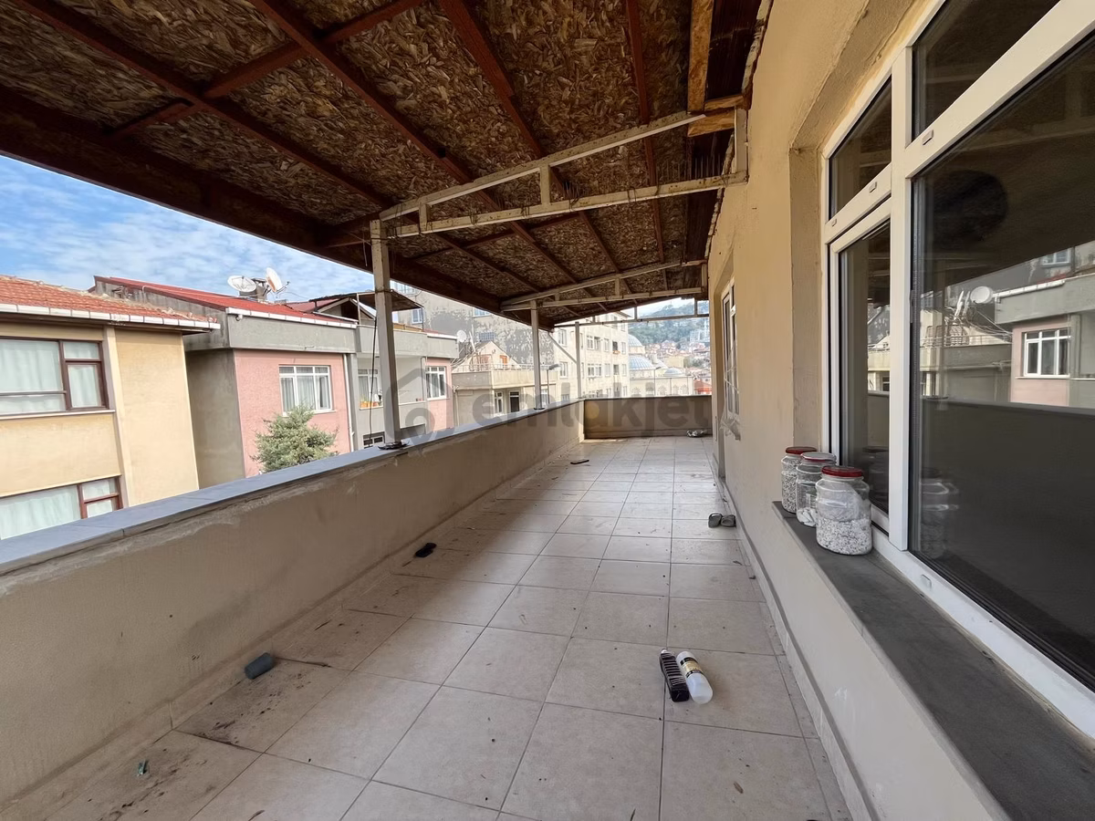 Üsküdar Burhaniye'de Cadde Üzeri 2+1 Teraslı Kiralık Daire - 20