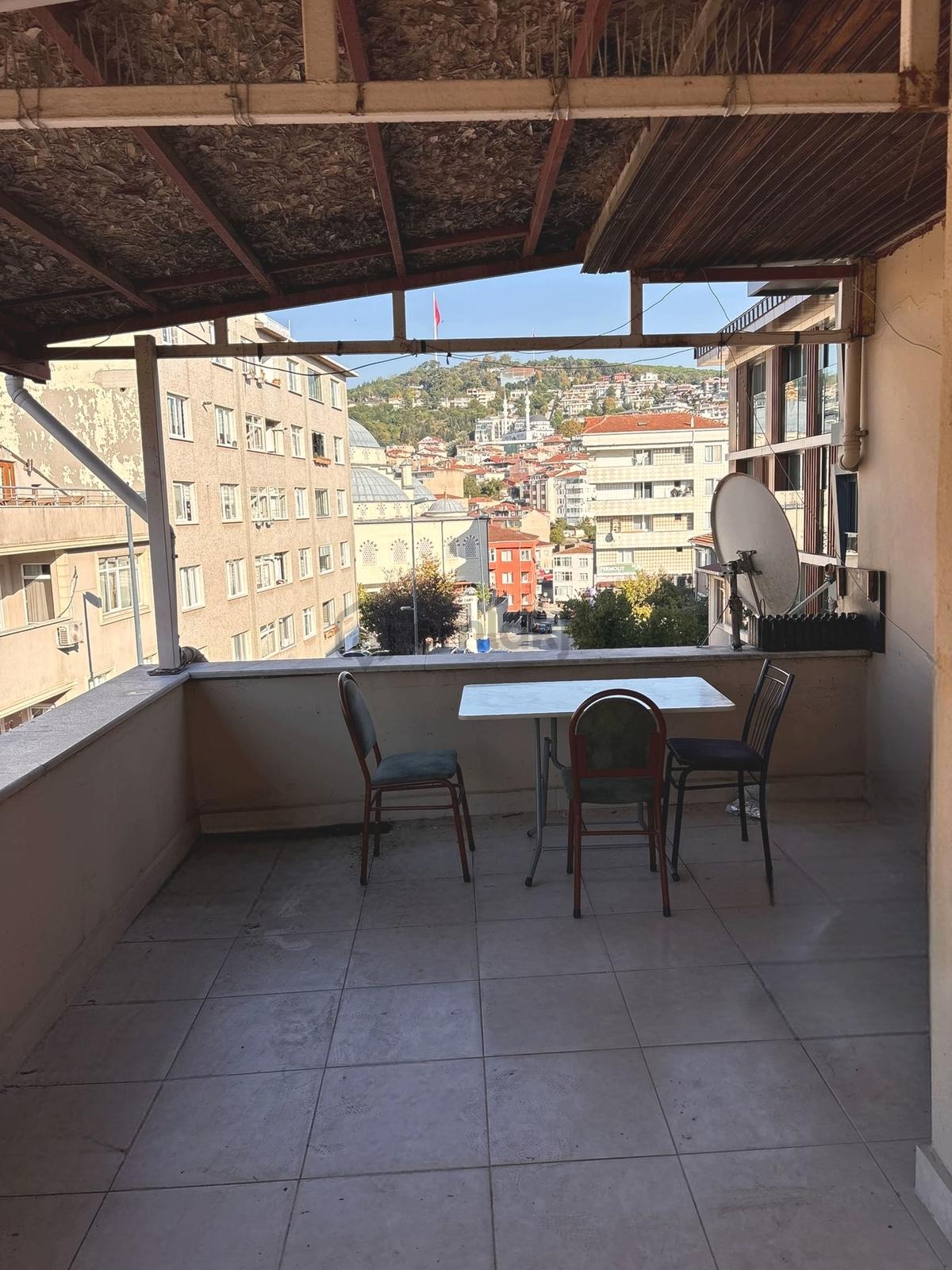 Üsküdar Burhaniye'de Cadde Üzeri 2+1 Teraslı Kiralık Daire - 16