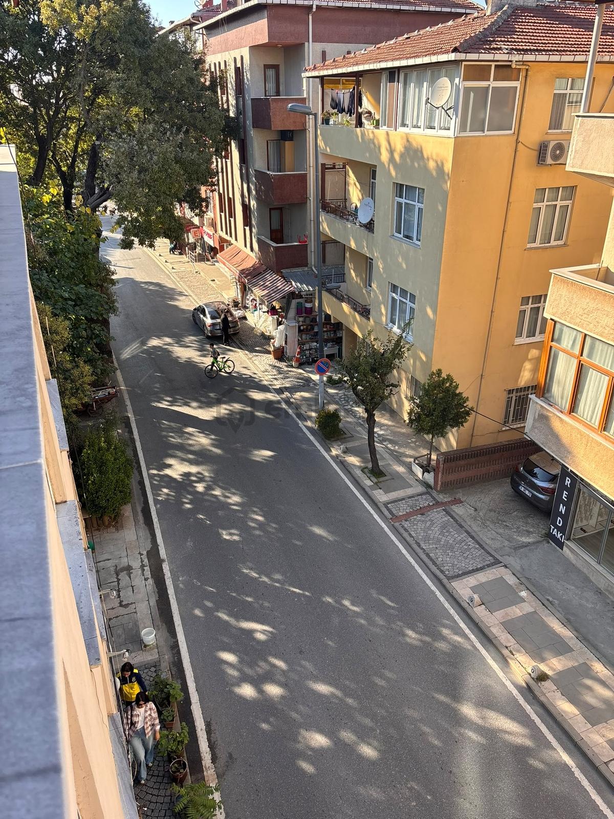 Üsküdar Burhaniye'de Cadde Üzeri 2+1 Teraslı Kiralık Daire - 20