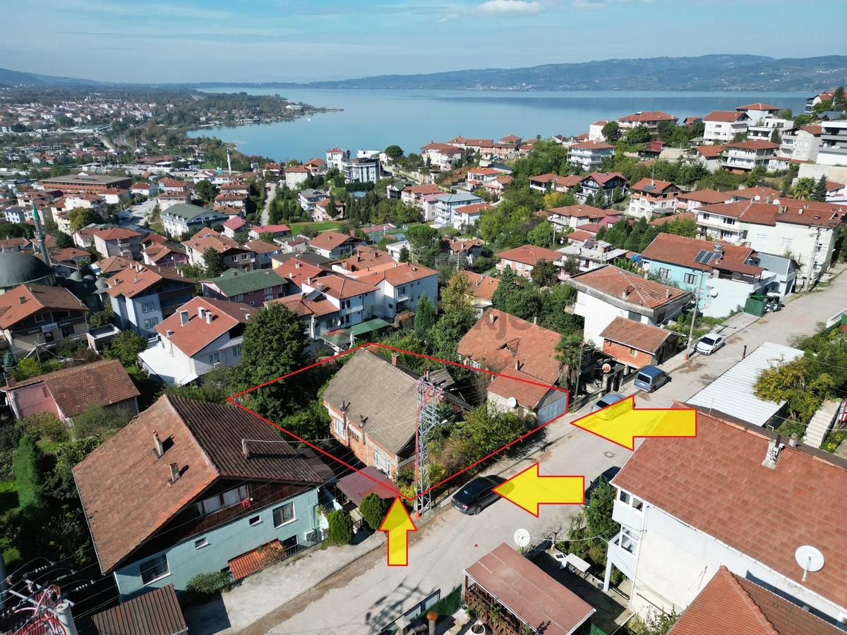 Satılık Göl Manzaralı E.müstakil Ev Ve 577 M2 İmarlı Arsa