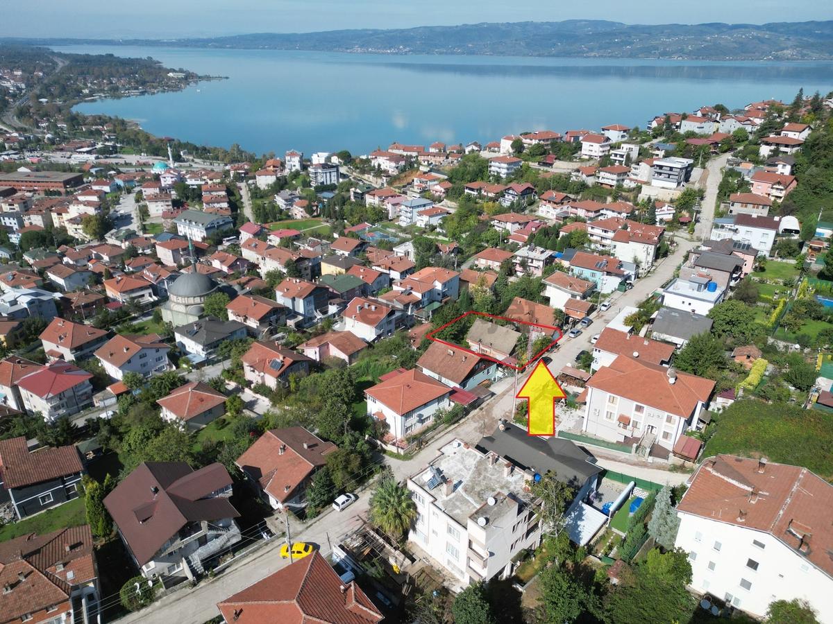 Satılık Göl Manzaralı E.müstakil Ev Ve 577 M2 İmarlı Arsa - 24