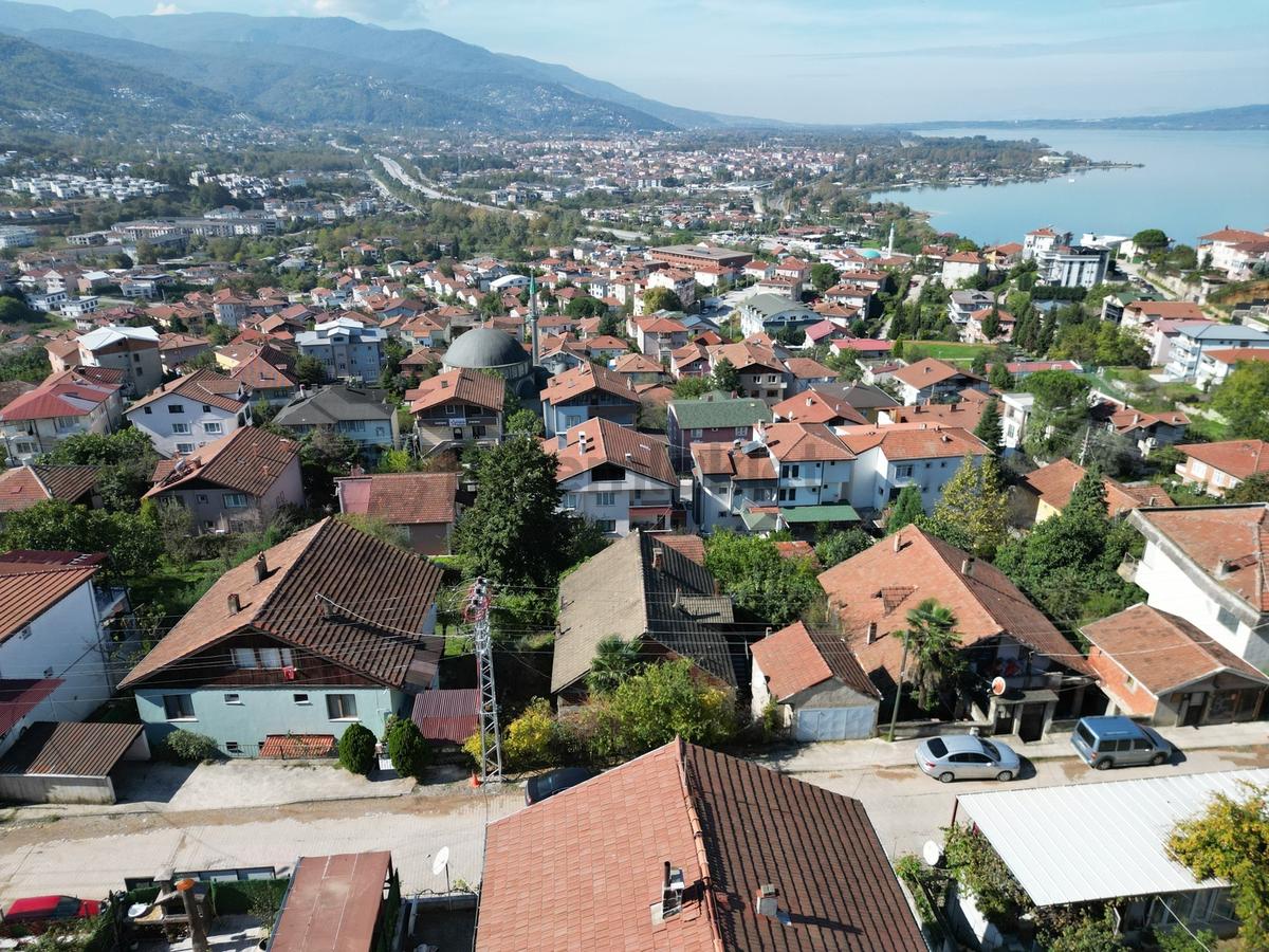 Satılık Göl Manzaralı E.müstakil Ev Ve 577 M2 İmarlı Arsa - 3