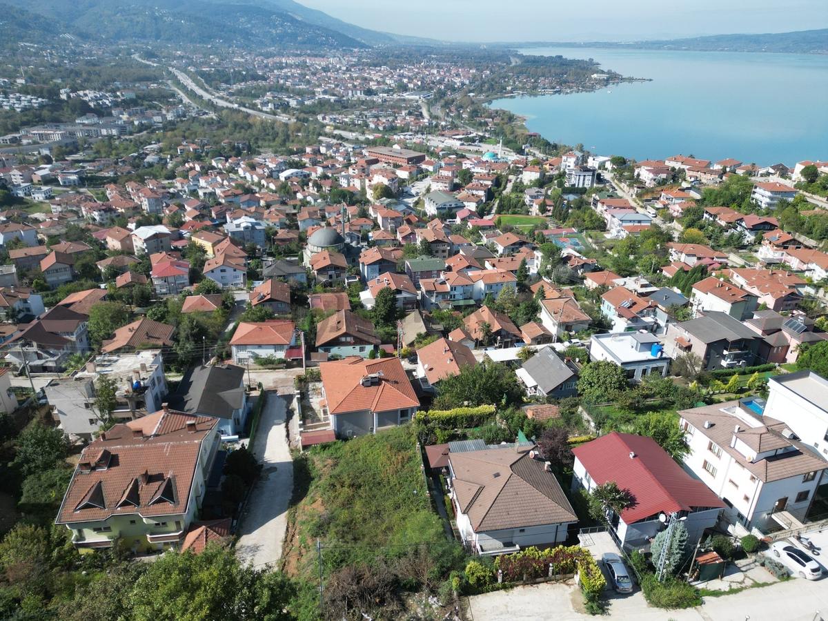 Satılık Göl Manzaralı E.müstakil Ev Ve 577 M2 İmarlı Arsa - 25