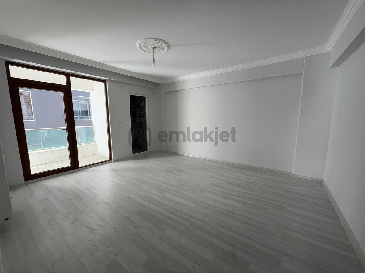 Yağmur Emlak'tan Cadde Üstü 3+1 Ara Kat Lüks Daire - 14