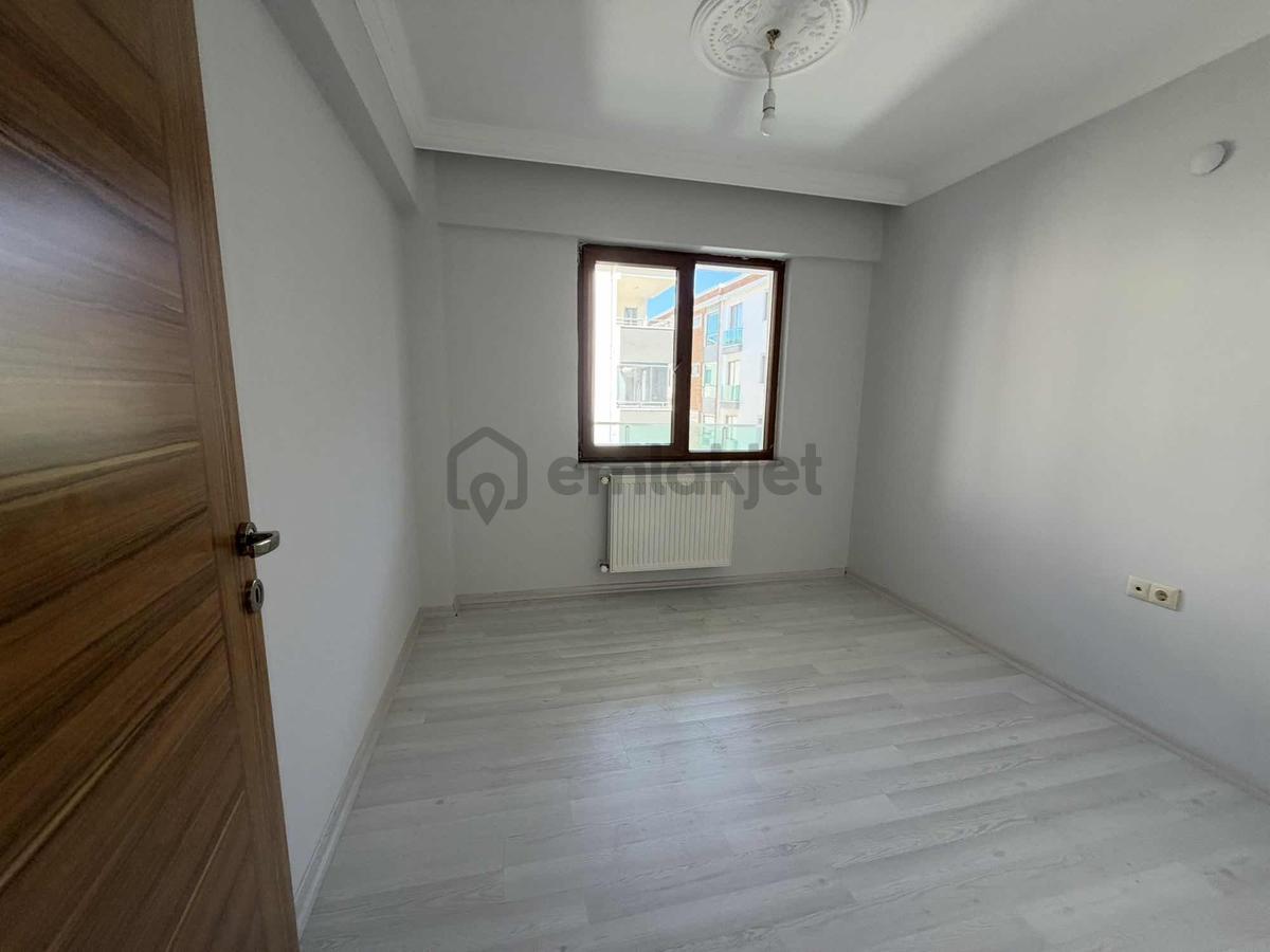 Yağmur Emlak'tan Cadde Üstü 3+1 Ara Kat Lüks Daire - 20