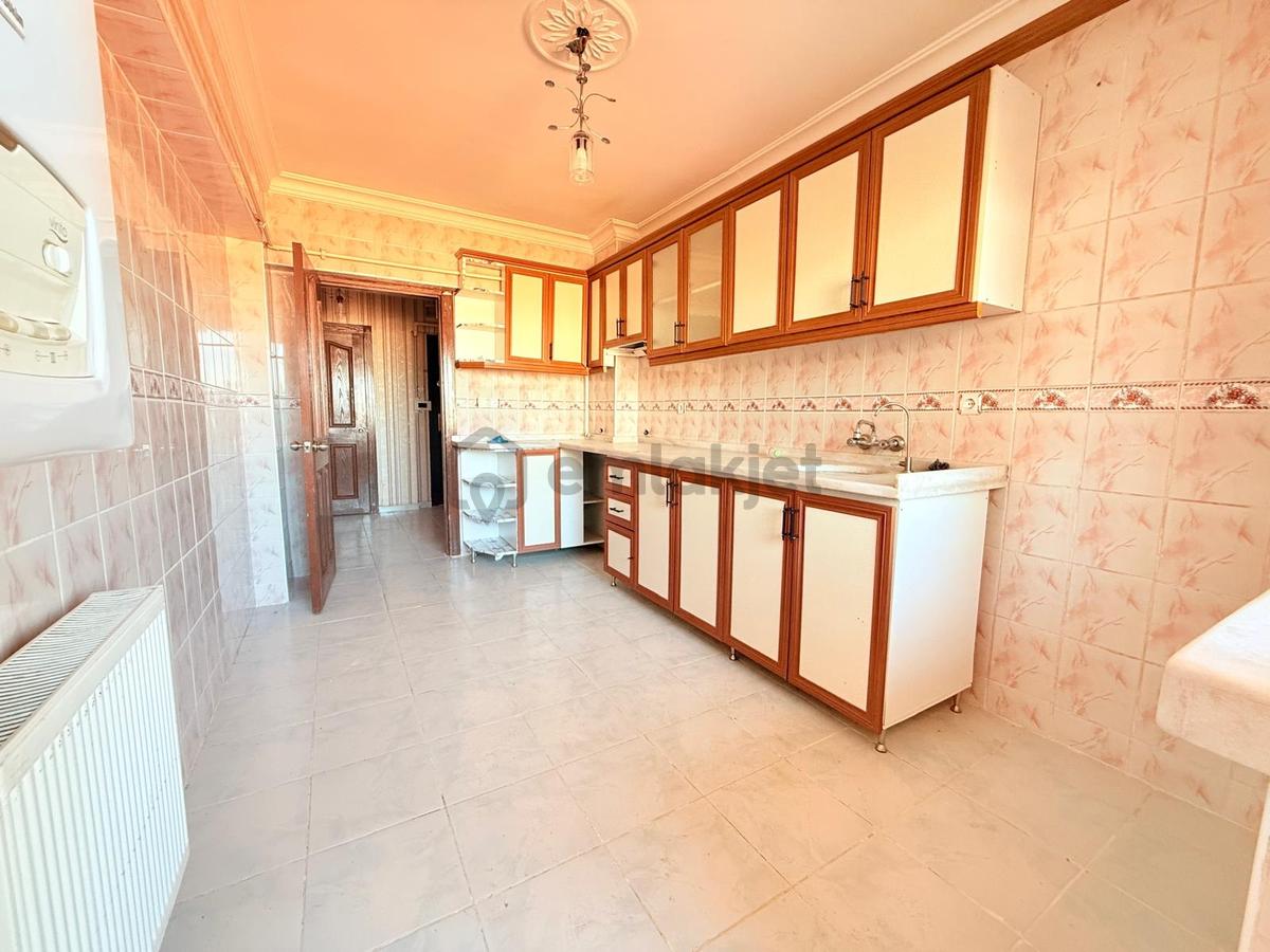 Saat Kulesi Yakını Manzaralı Kiralık 3+1 - 31