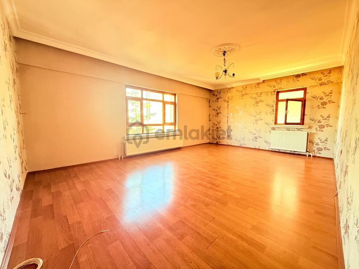 Saat Kulesi Yakını Manzaralı Kiralık 3+1