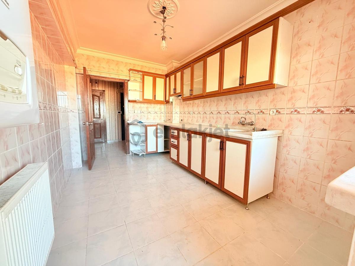 Saat Kulesi Yakını Manzaralı Kiralık 3+1 - 6
