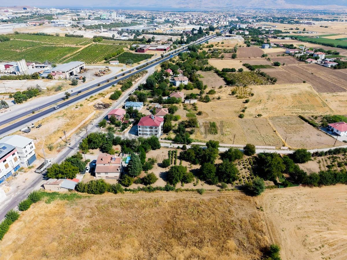 Akçakiraz'da 3 Katlı Yazlık Ev Ve Arsası - 4