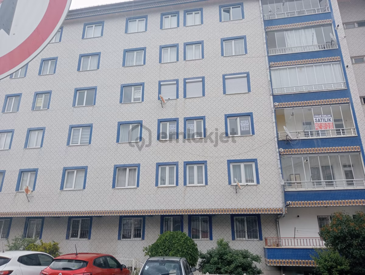 Onur Emlak'tan Mevlana Tüneli Karşısında Satılık Daire - 11