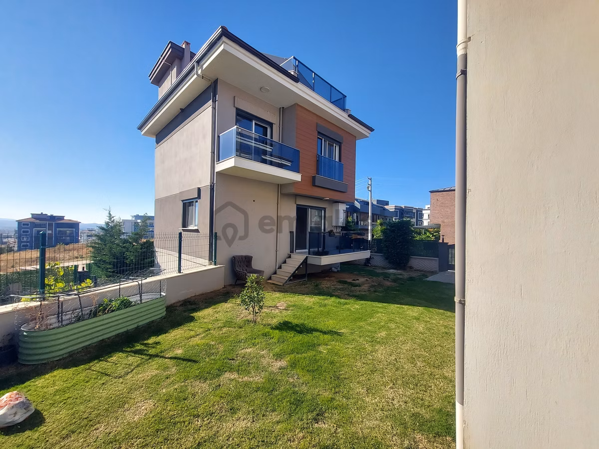 Seferihisar İpek Villaları Sitesinde Kiralık 4+2 Villa !!! - 8