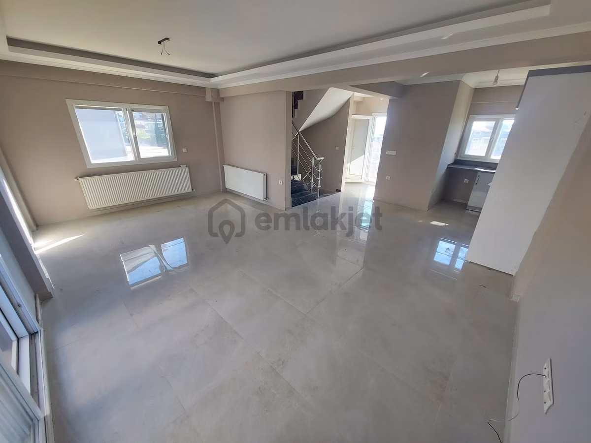 Seferihisar İpek Villaları Sitesinde Kiralık 4+2 Villa !!! - 15