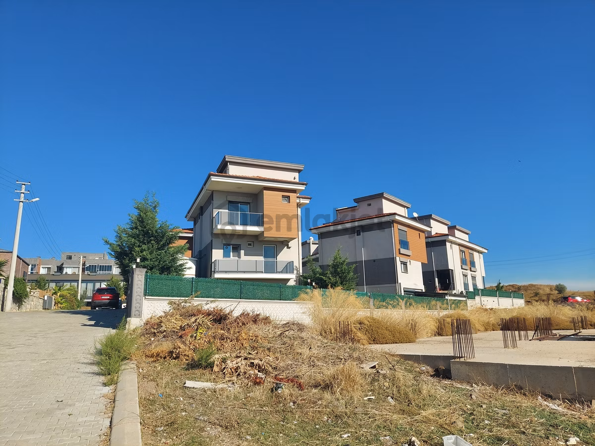 Seferihisar İpek Villaları Sitesinde Kiralık 4+2 Villa !!! - 3