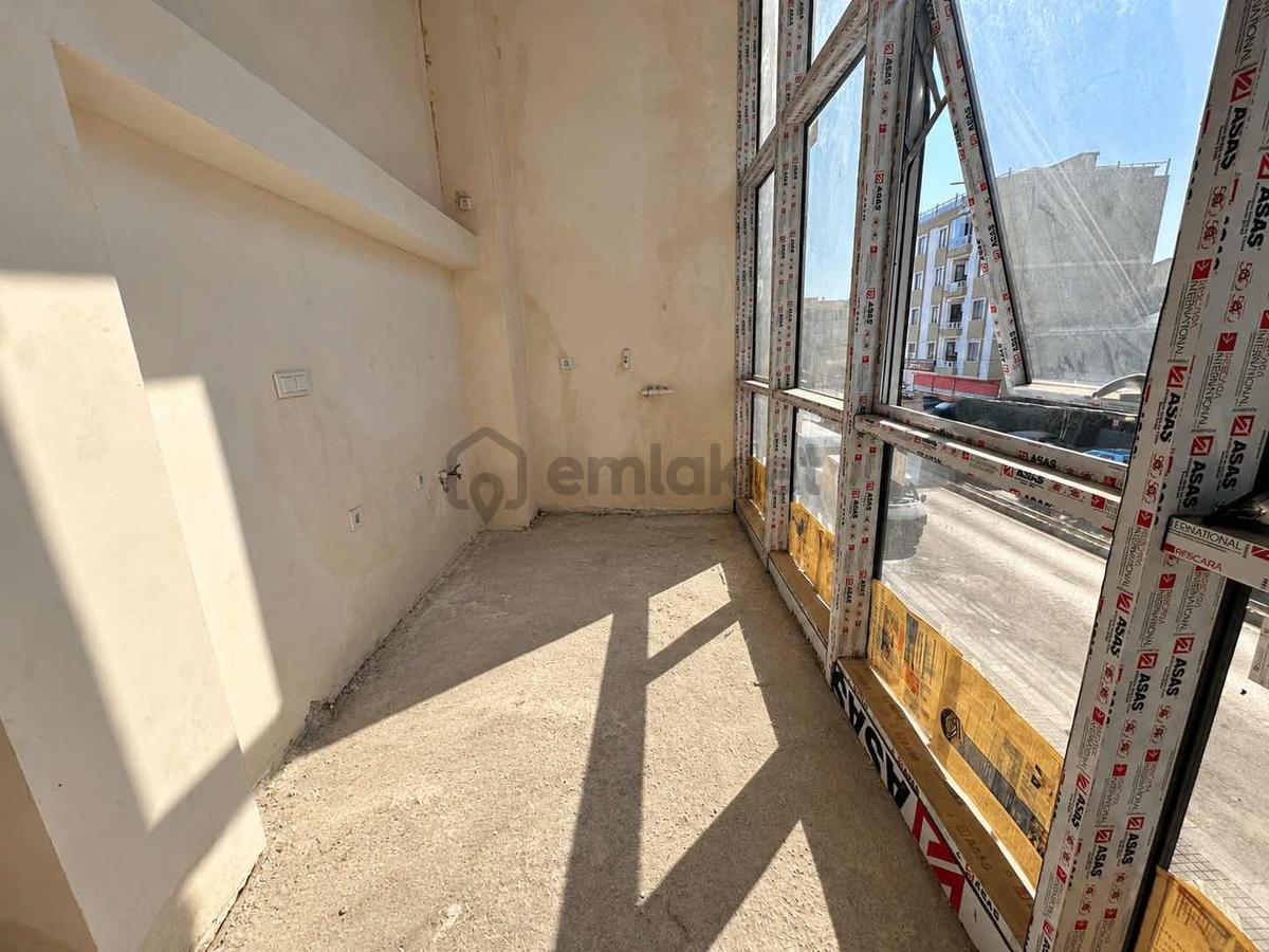 Sultanbeyli'de Ana Caddede Kiralık Plaza Katı - 8