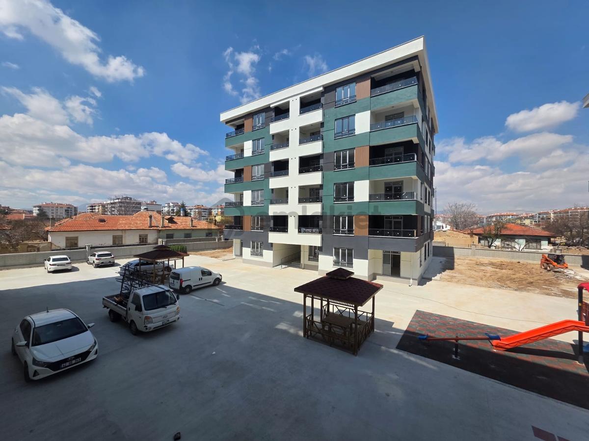 Keçeciler Caddesinde 3+1 Sıfır Dükkan Üzeri Satılık Daire - 2