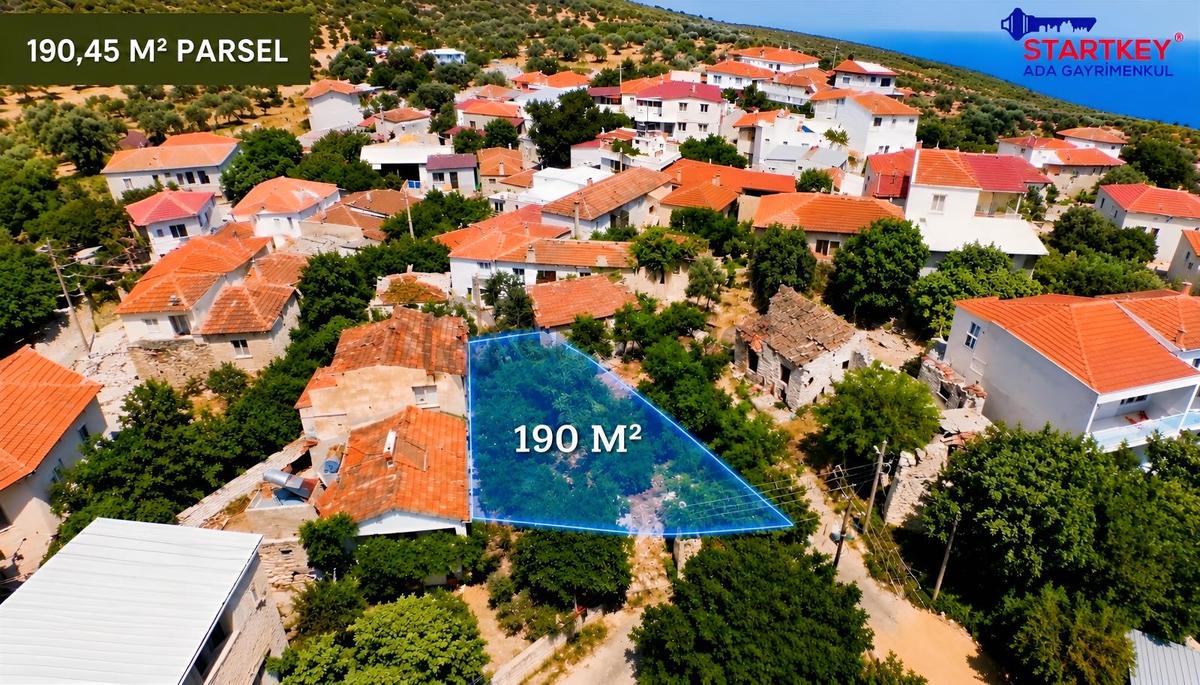 Eğlenhoca'da Deniz Manzaralı Avlulu Kargir Ev - 3