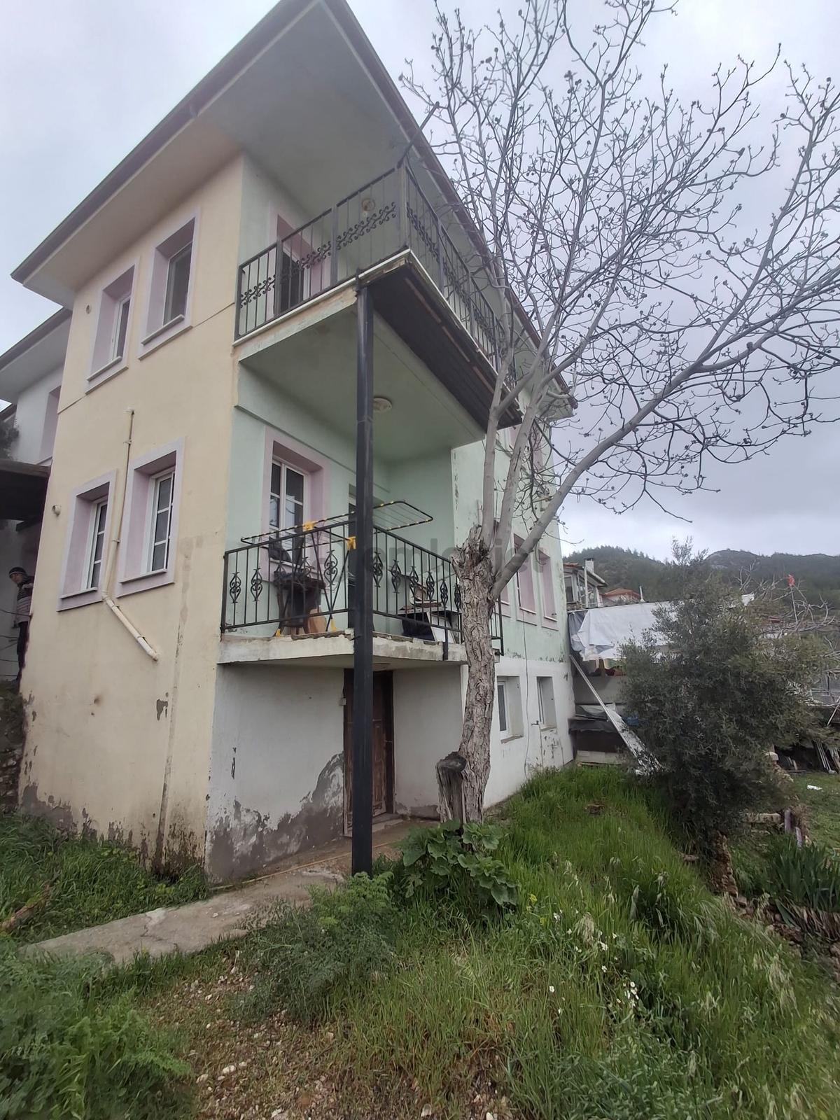 Muğla Karşıyakada Satılık 2 Katlı Müstakil Bahçeli Binada Daire - 2