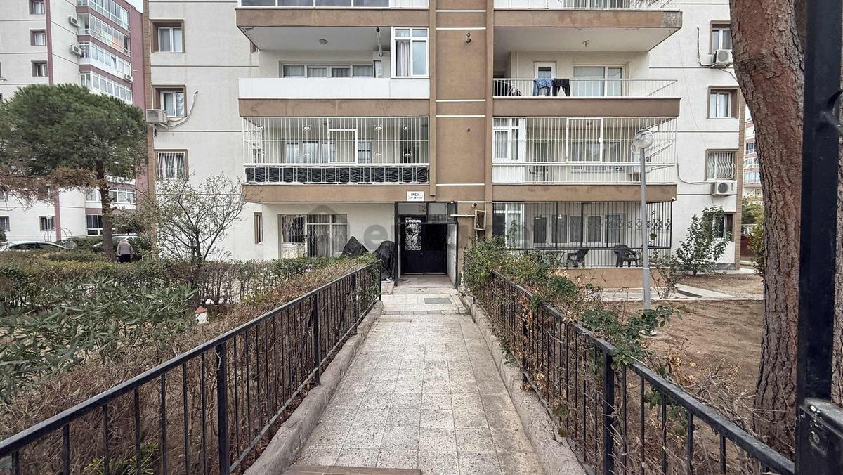 Karşıyaka Esin Sitesinde 3+1 120 M2 Doğalgazlı Satılık Daire - 2