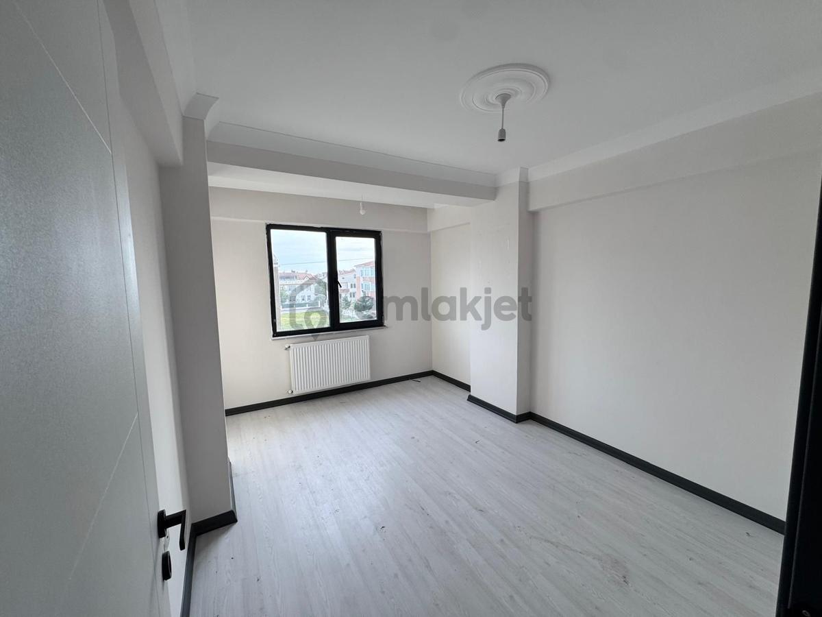 Zafer Mahallesinde Satılık 2+1 Daire - 2