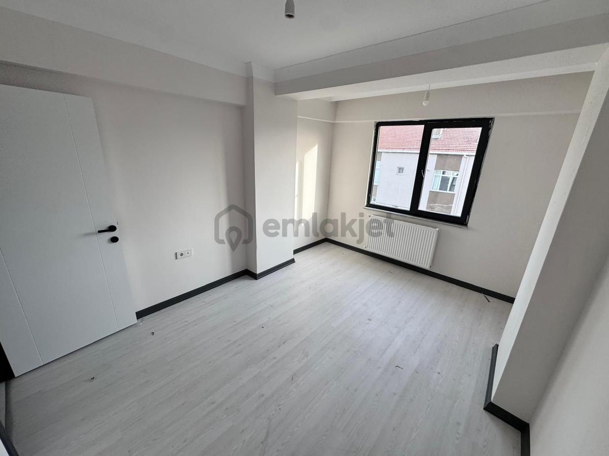 Zafer Mahallesinde Satılık 2+1 Daire - 8