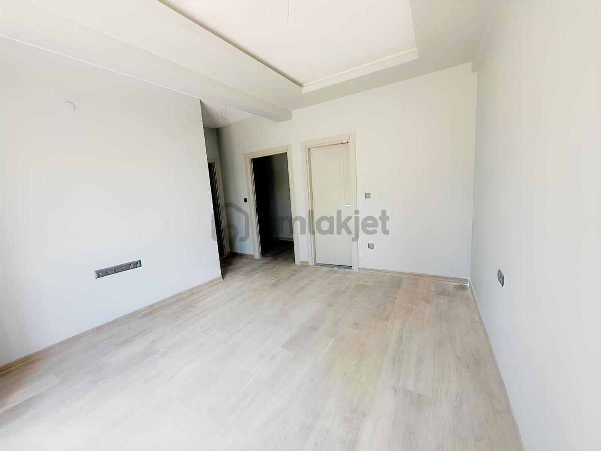 Dereköy Havuzlu Sitede Satılık 3+1 Bahçeli - 13