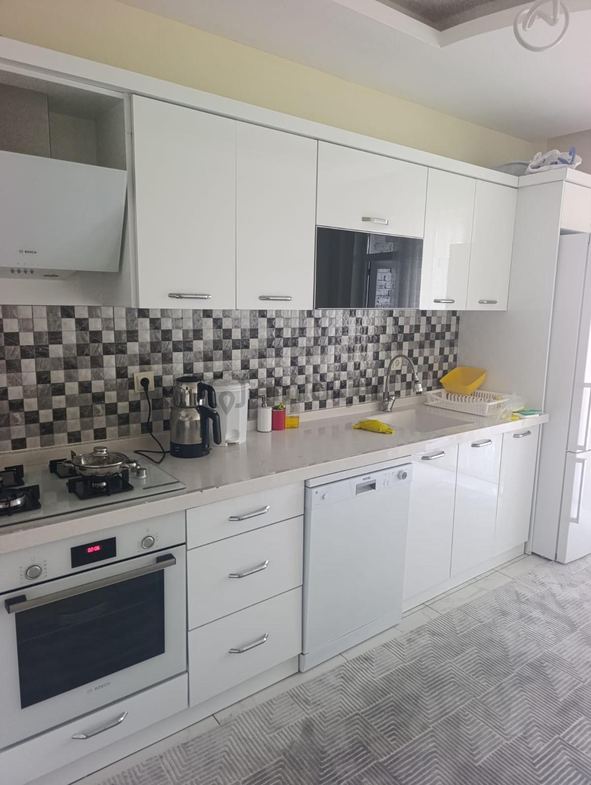 Serkent Cadde Kenarnda 3 Cepheli Çift Balkonlu Satılık 3+1 Daire - 3