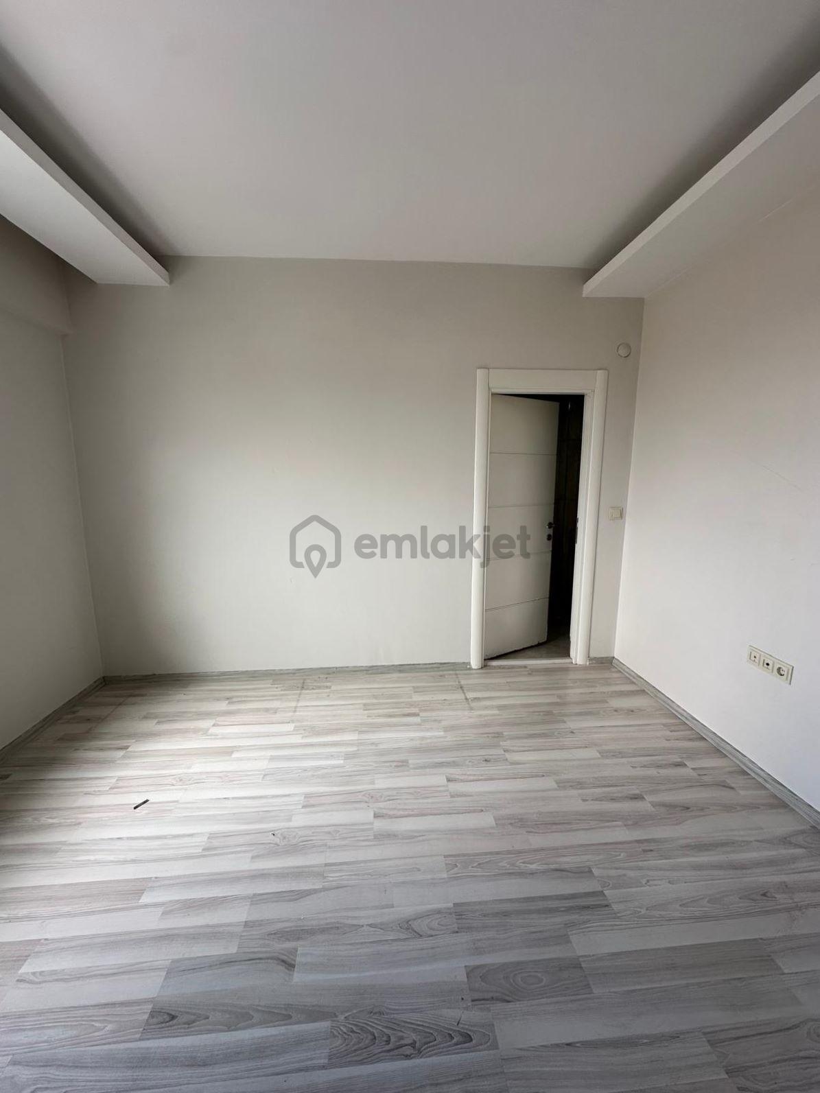 Serkent Cadde Kenarnda 3 Cepheli Çift Balkonlu Satılık 3+1 Daire - 12