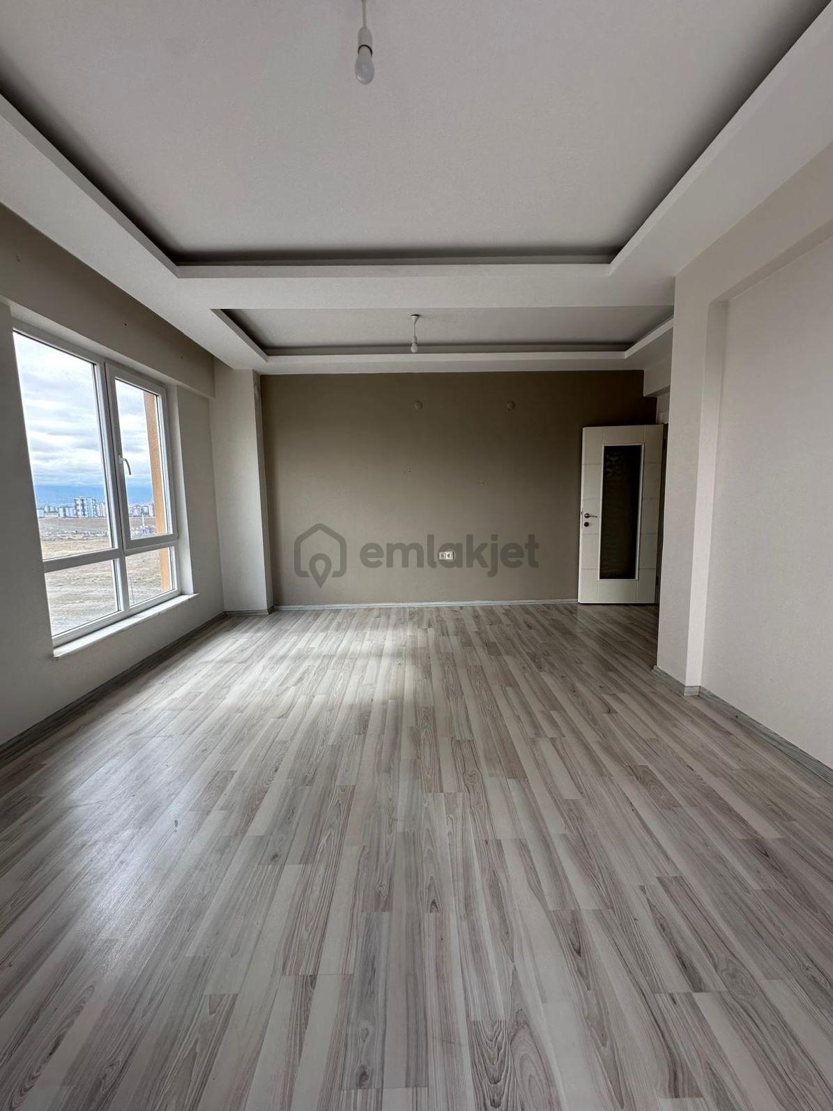 Serkent Cadde Kenarnda 3 Cepheli Çift Balkonlu Satılık 3+1 Daire - 8