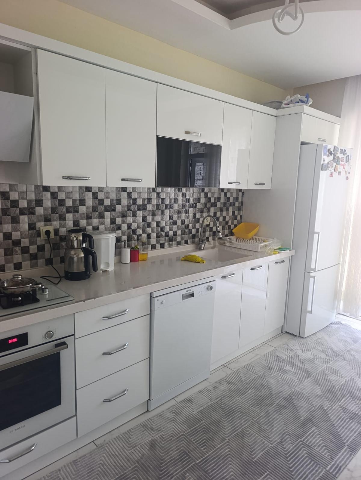 Serkent Cadde Kenarnda 3 Cepheli Çift Balkonlu Satılık 3+1 Daire - 2