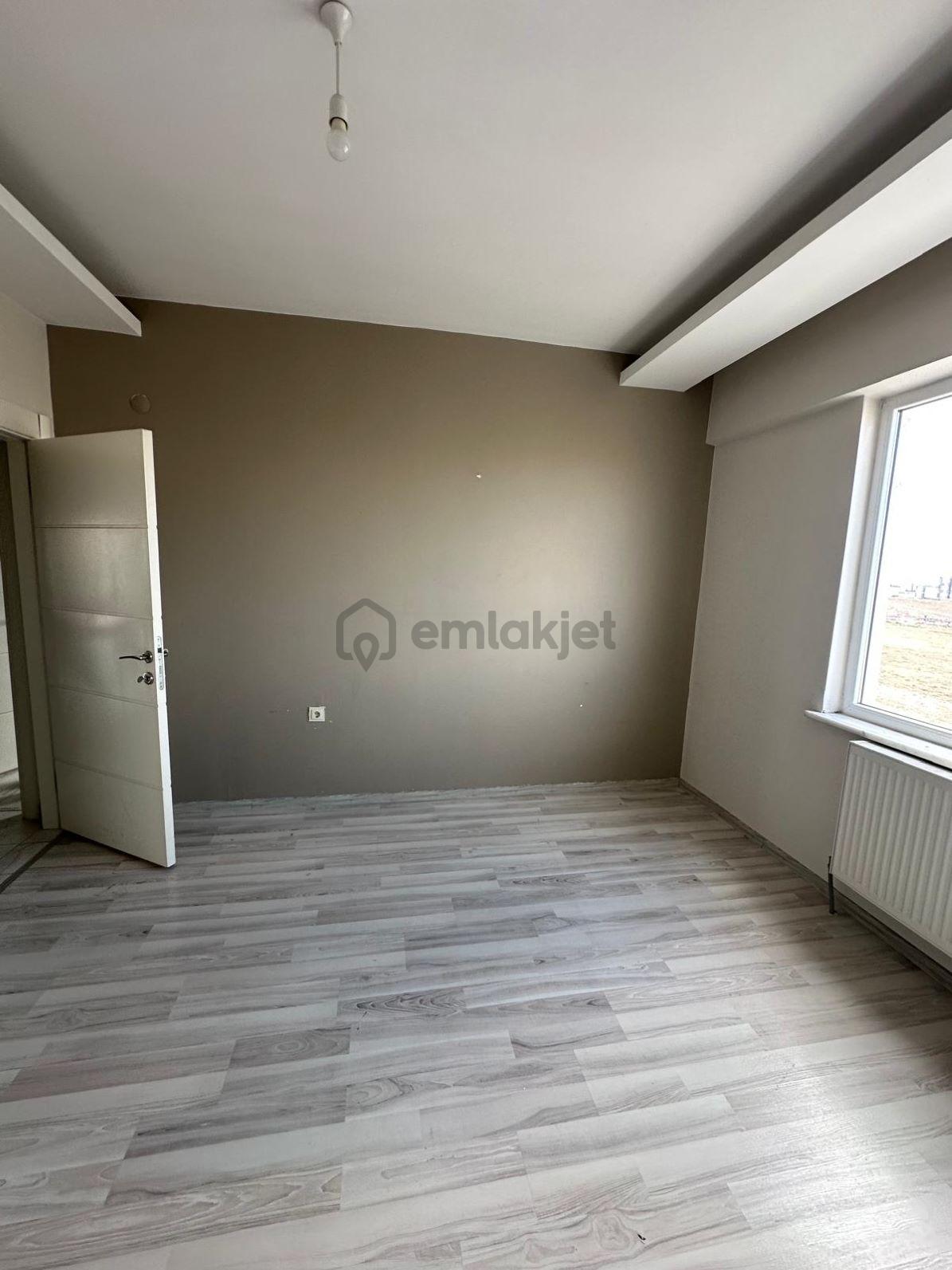 Serkent Cadde Kenarnda 3 Cepheli Çift Balkonlu Satılık 3+1 Daire - 11