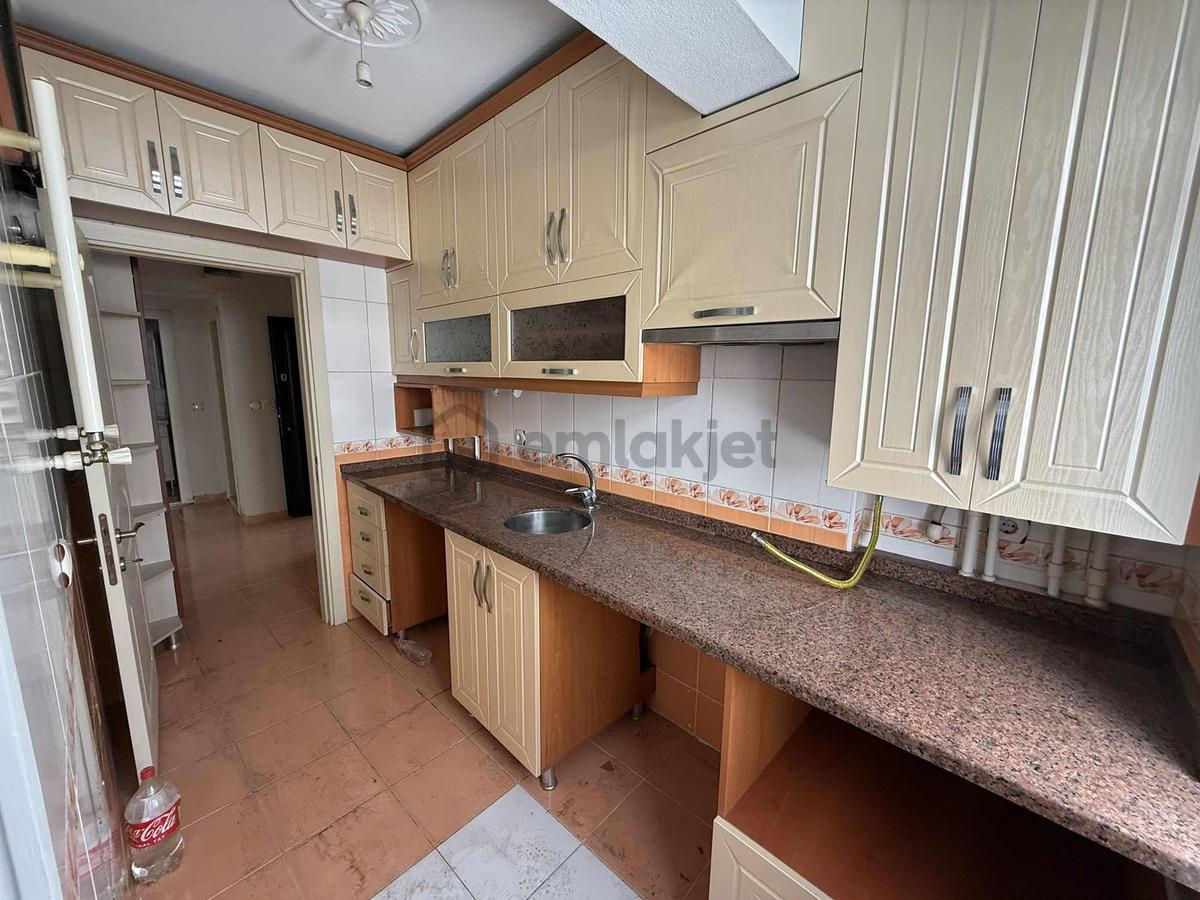 Remax'tan Göztepe'de Kiralık 2+1 Arakat Daire - 9