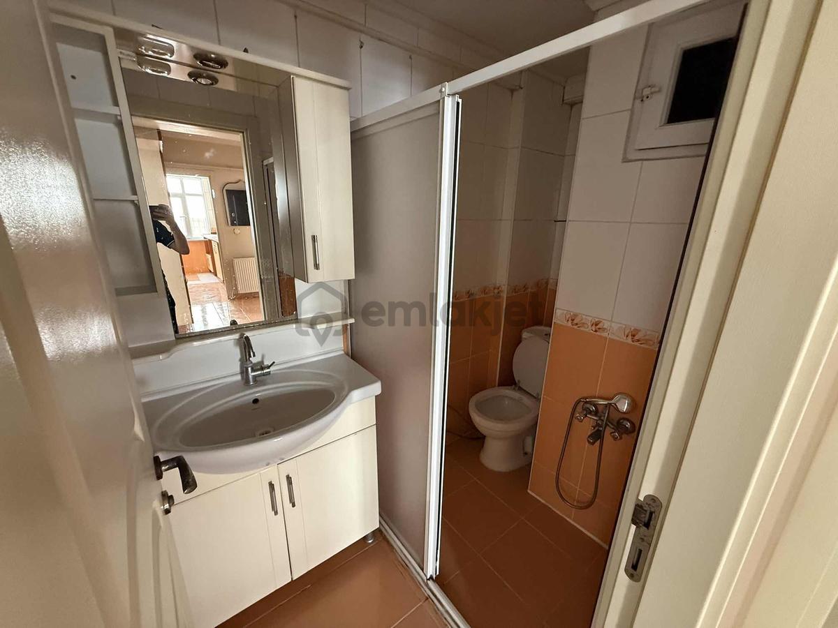 Remax'tan Göztepe'de Kiralık 2+1 Arakat Daire - 13