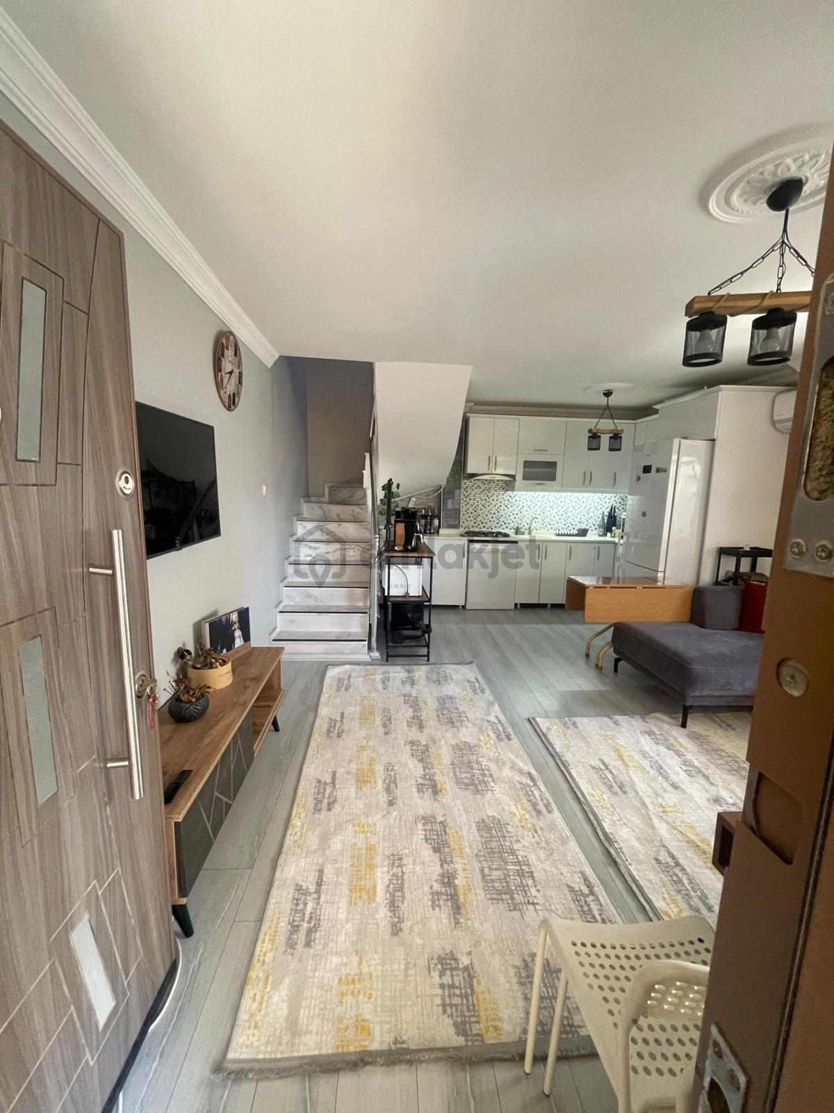 Kuşadası Davutlar Mahallesinde Satılık 3+1 Bahçeli Triplex Villa - 17