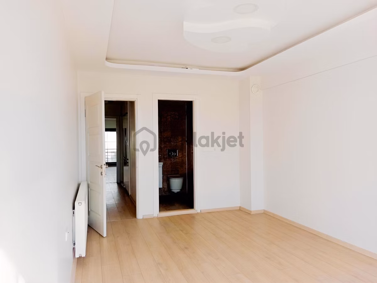 Buca Şirinkapıda Ebeveyn Banyolu Geniş 2+1 Lüks Daire - 18