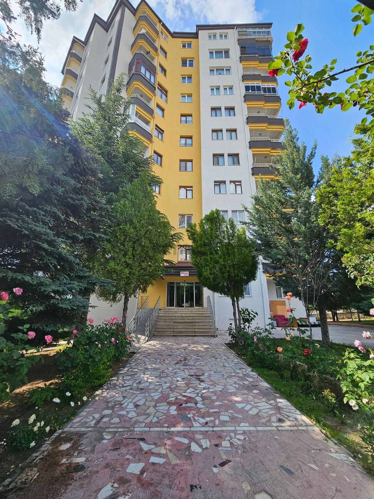 Mükemmel Konumda Özenle Yenilenmiş 3+1 Satılık Daire
